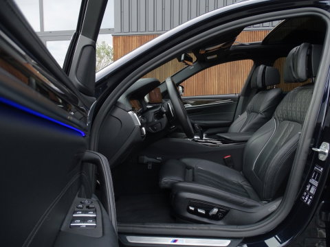 BMW 5 Serie Touring 540i xD 341PK High Ex. M-Individual / Laser / 360° / *NAP*