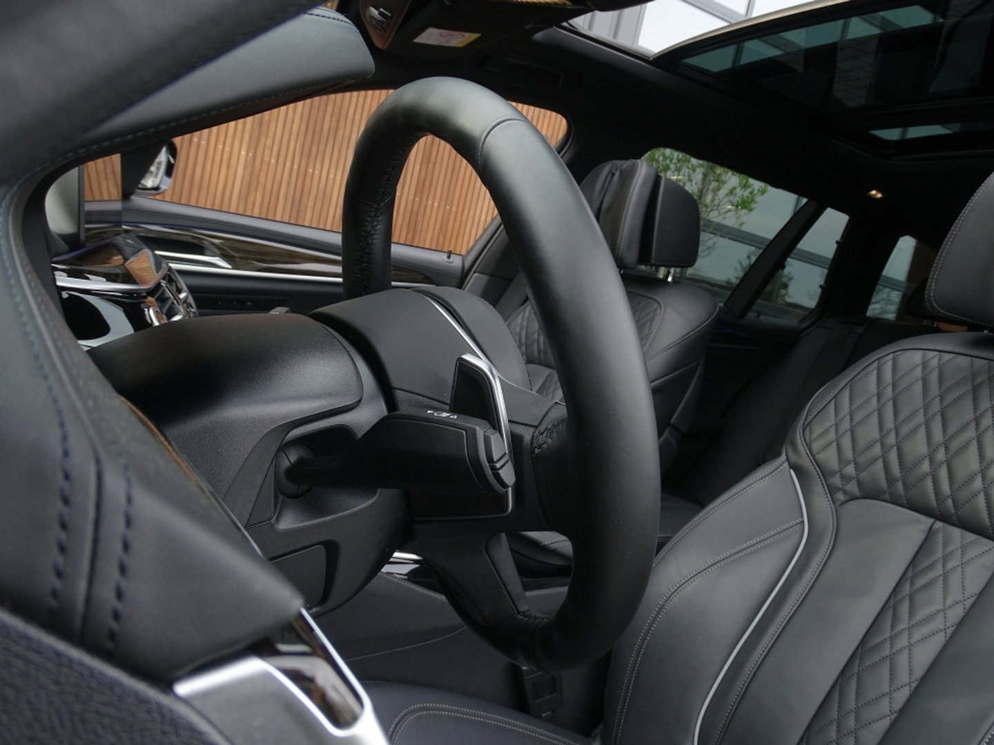 BMW 5 Serie Touring 540i xD 341PK High Ex. M-Individual / Laser / 360° / *NAP*