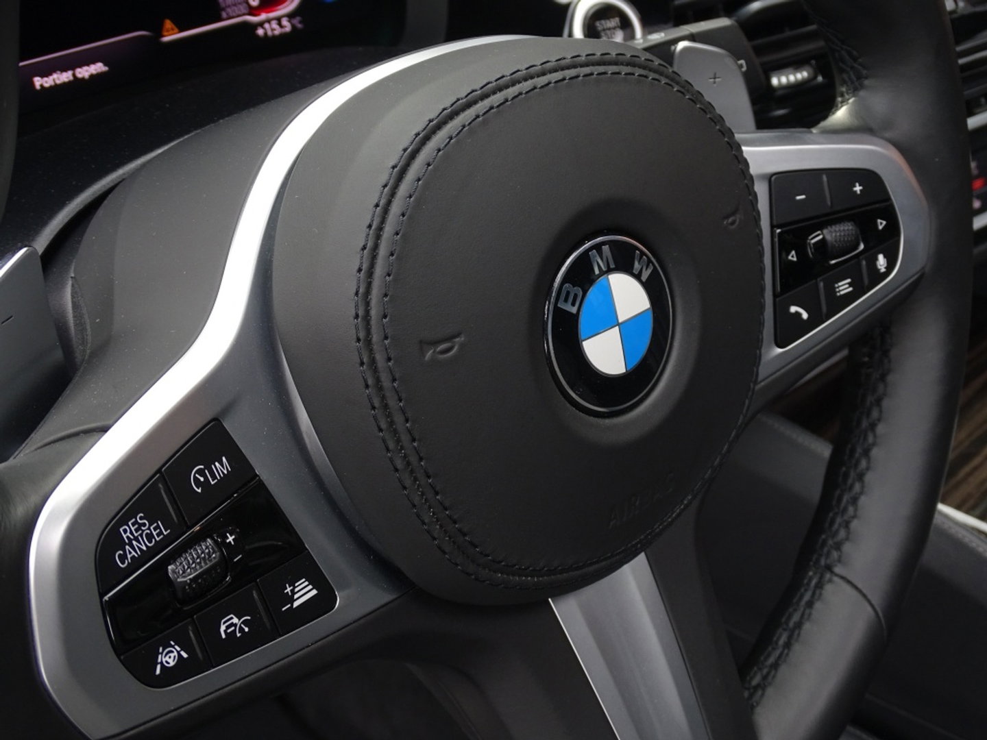 BMW 5 Serie Touring 540i xD 341PK High Ex. M-Individual / Laser / 360° / *NAP*