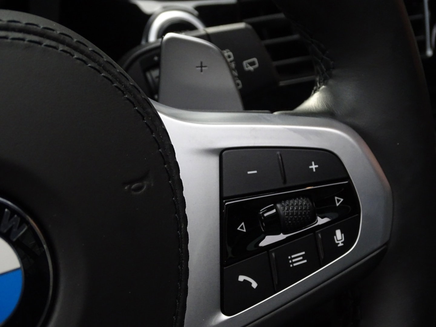 BMW 5 Serie Touring 540i xD 341PK High Ex. M-Individual / Laser / 360° / *NAP*