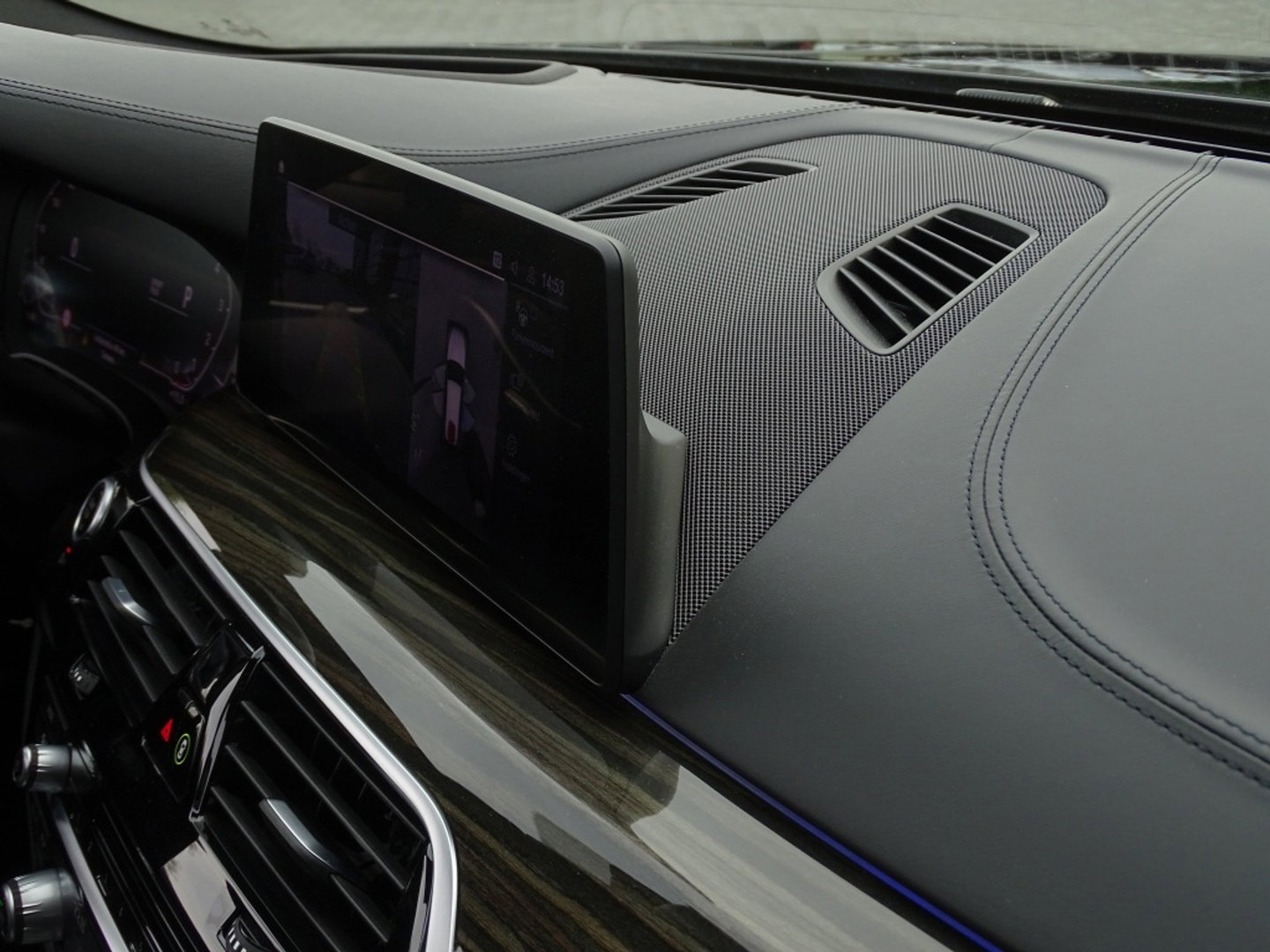 BMW 5 Serie Touring 540i xD 341PK High Ex. M-Individual / Laser / 360° / *NAP*