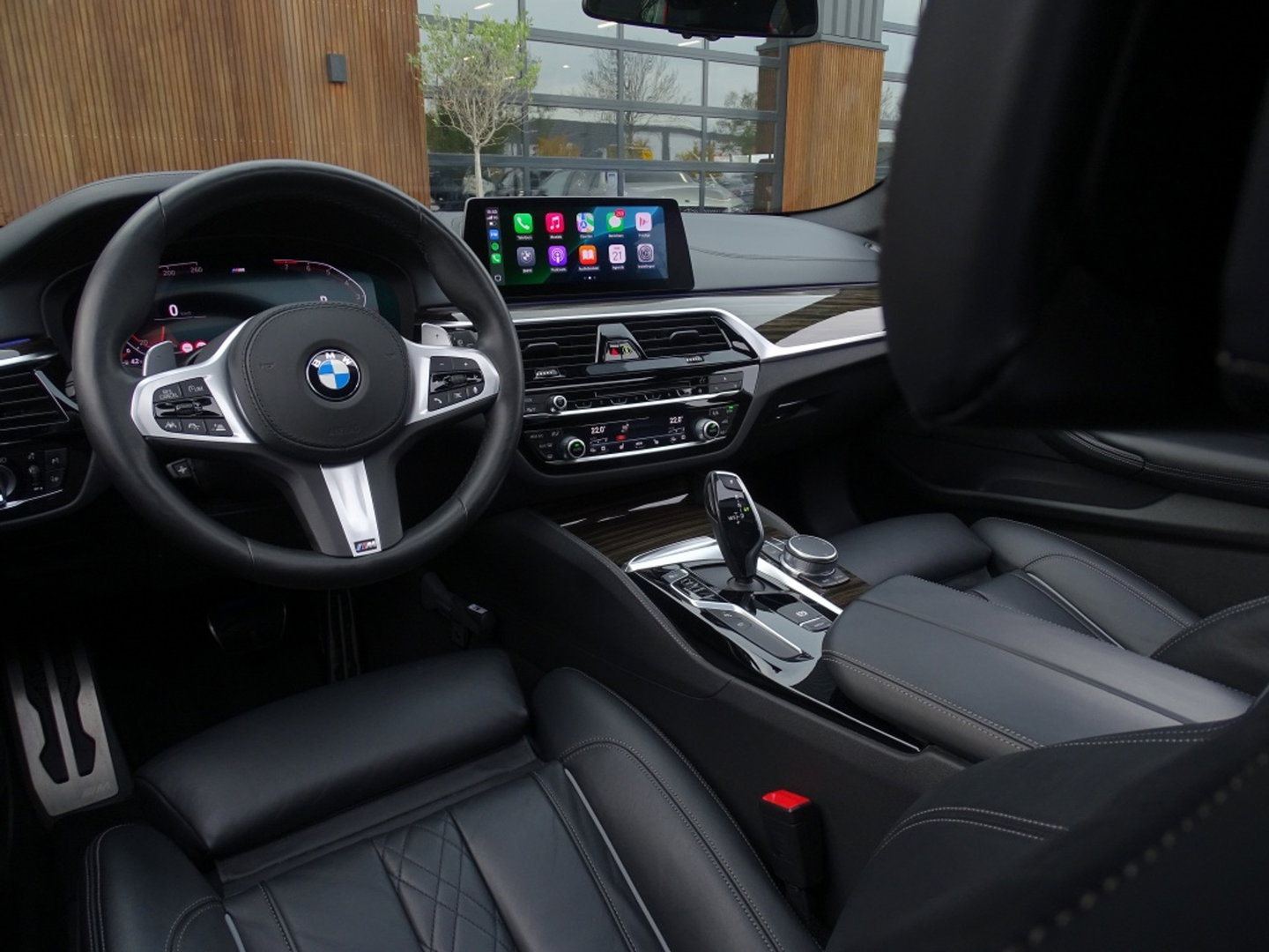 BMW 5 Serie Touring 540i xD 341PK High Ex. M-Individual / Laser / 360° / *NAP*