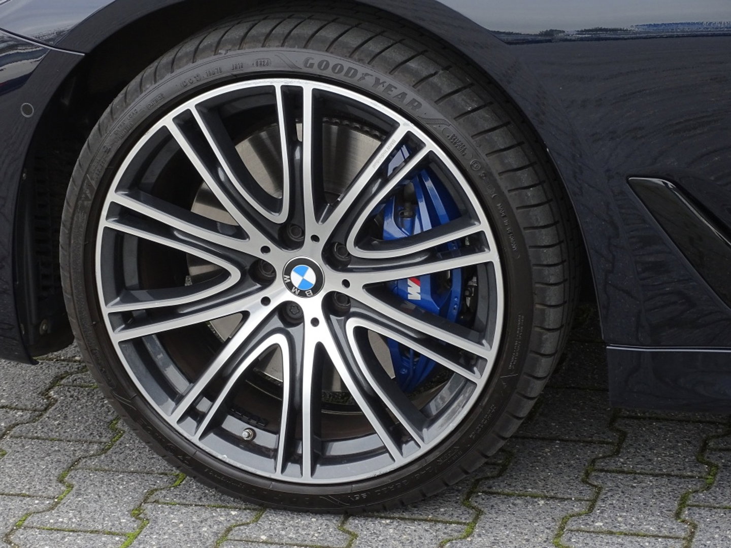 BMW 5 Serie Touring 540i xD 341PK High Ex. M-Individual / Laser / 360° / *NAP*