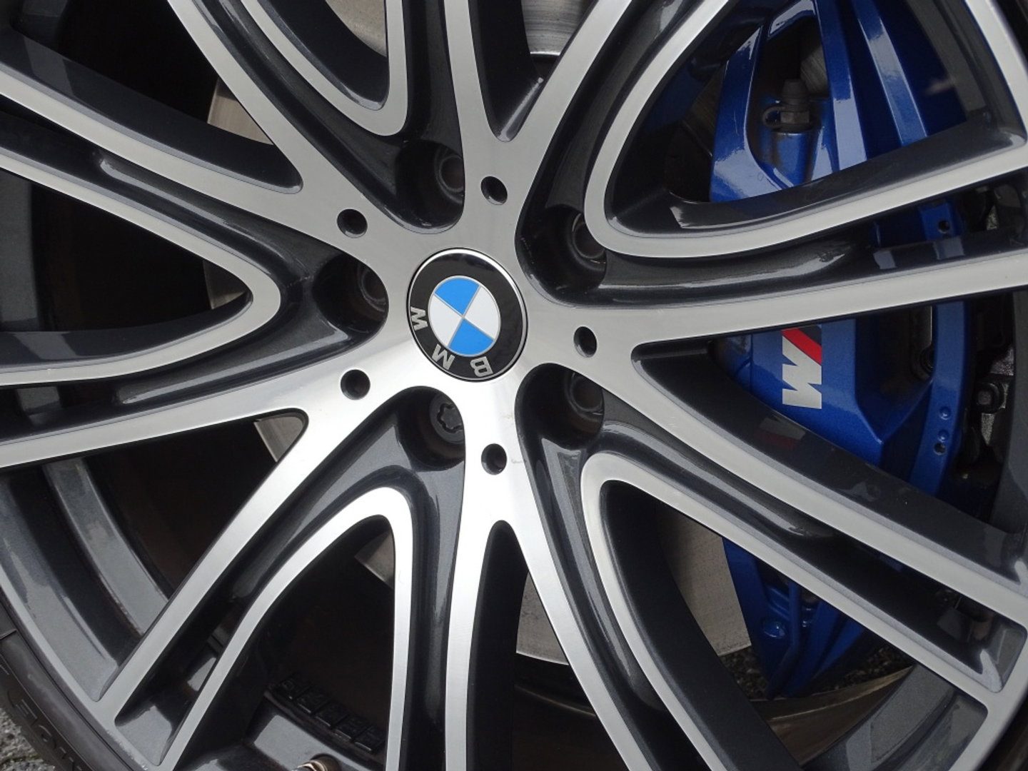 BMW 5 Serie Touring 540i xD 341PK High Ex. M-Individual / Laser / 360° / *NAP*