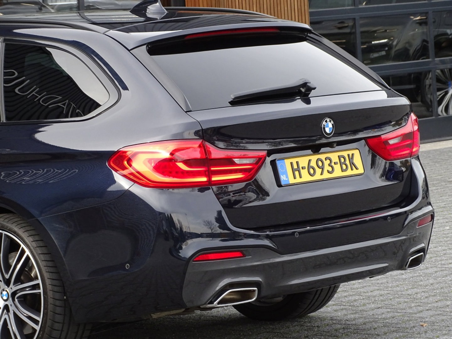 BMW 5 Serie Touring 540i xD 341PK High Ex. M-Individual / Laser / 360° / *NAP*