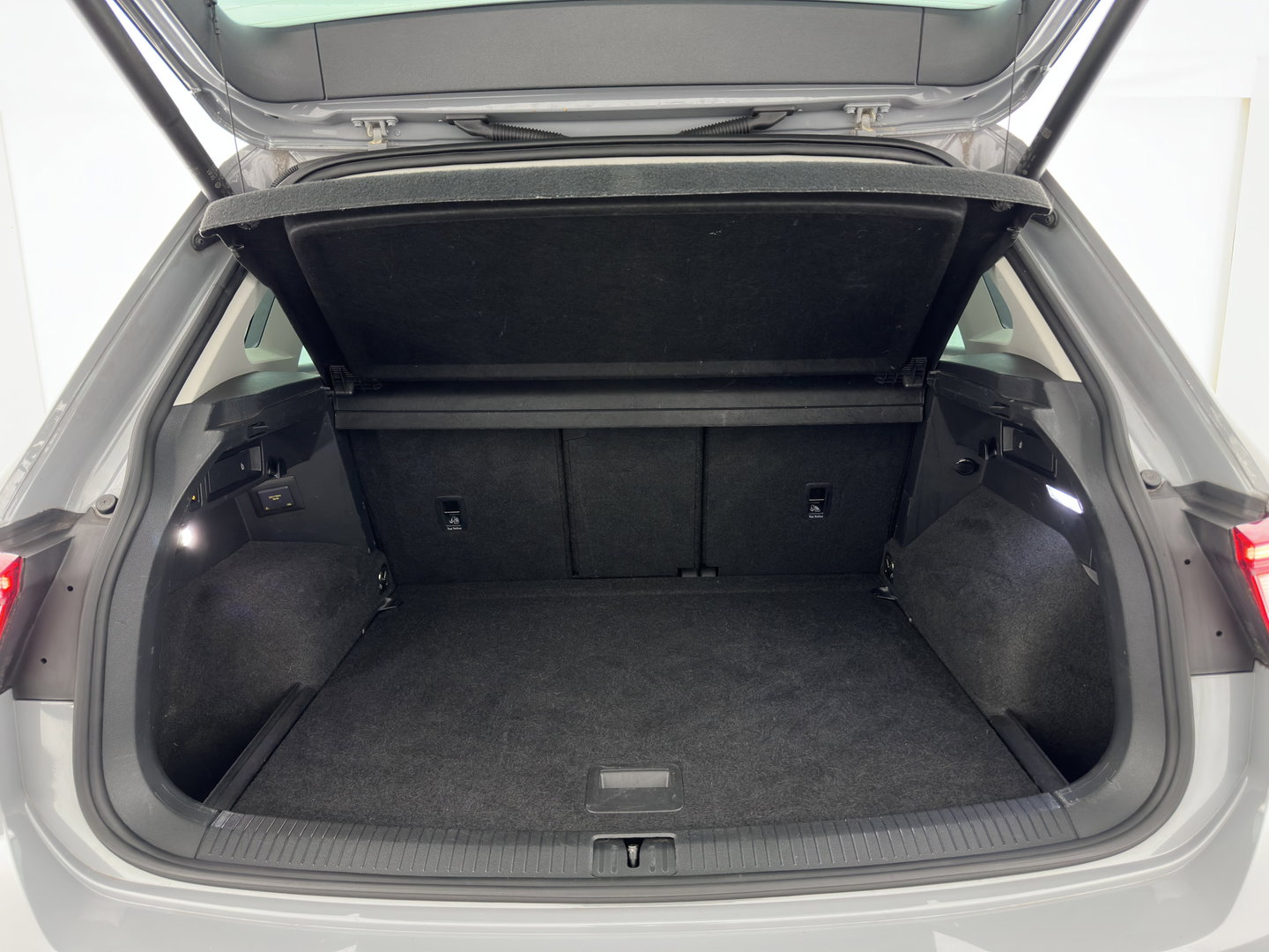Volkswagen Tiguan 2.0 TDI Business+ (INCL.BTW) Aut. *FULL-LED | HEATED-COMFORTSEATS | ADAPTIVE-CRUISE | DIGI-COCKPIT | PRIVACY-GLASS | CAMERA | SHIFT-PADDLES | ECC | PDC | 18''ALU | TOWBAR*