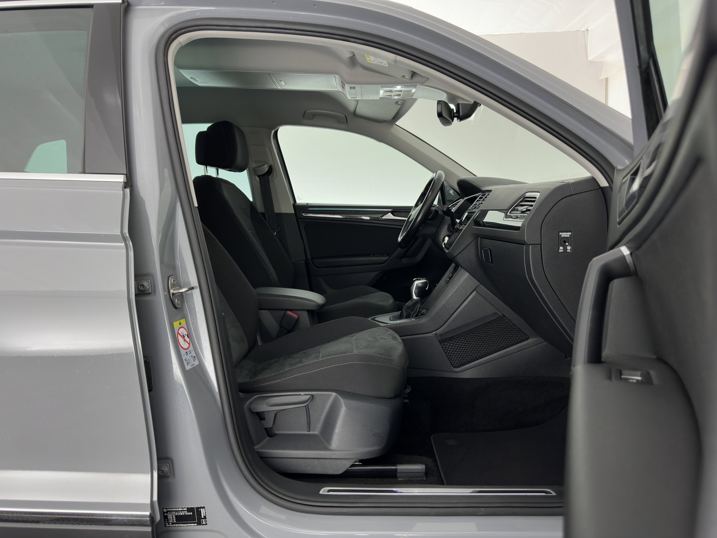 Volkswagen Tiguan 2.0 TDI Business+ (INCL.BTW) Aut. *FULL-LED | HEATED-COMFORTSEATS | ADAPTIVE-CRUISE | DIGI-COCKPIT | PRIVACY-GLASS | CAMERA | SHIFT-PADDLES | ECC | PDC | 18''ALU | TOWBAR*