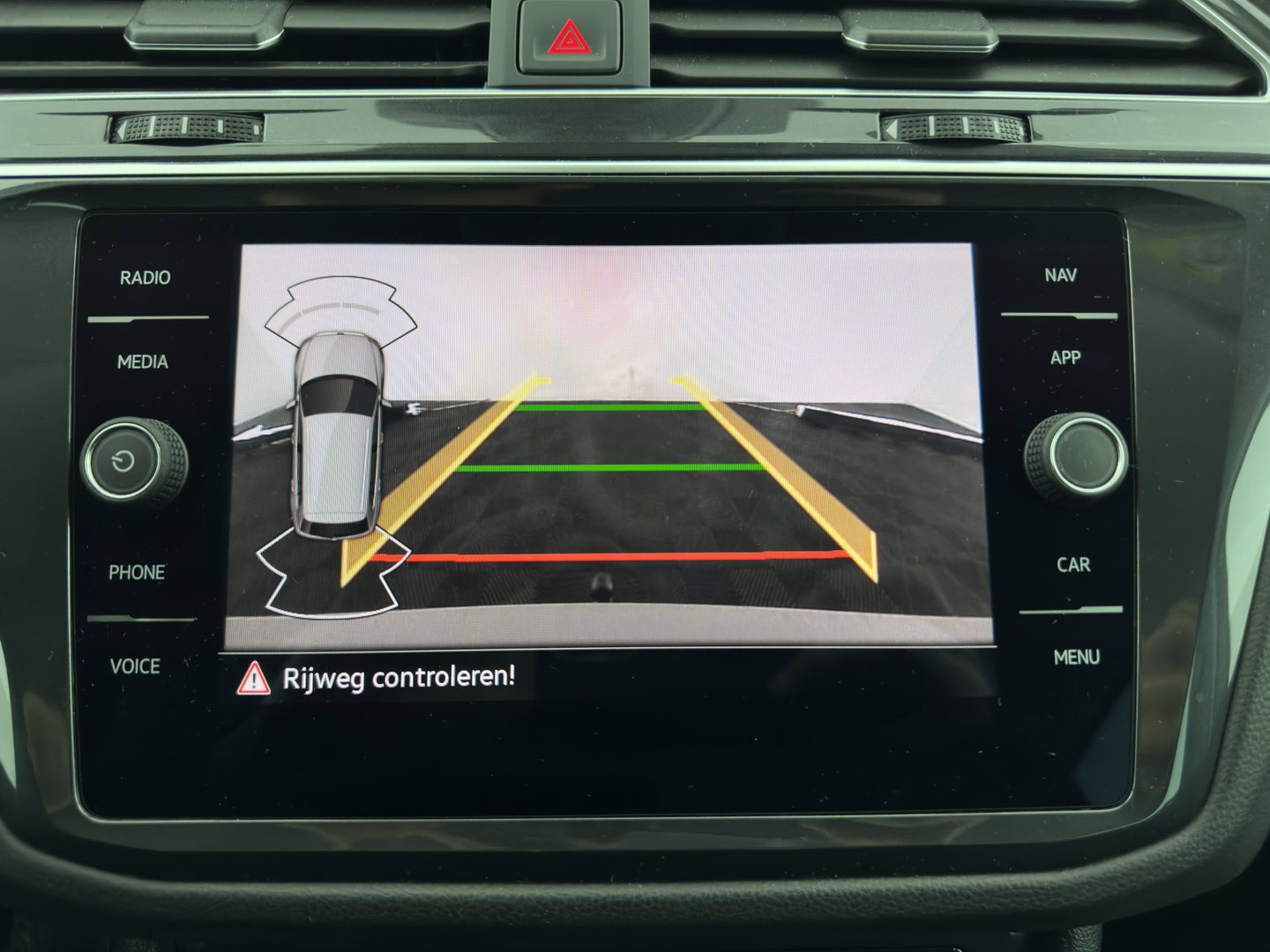Volkswagen Tiguan 2.0 TDI Business+ (INCL.BTW) Aut. *FULL-LED | HEATED-COMFORTSEATS | ADAPTIVE-CRUISE | DIGI-COCKPIT | PRIVACY-GLASS | CAMERA | SHIFT-PADDLES | ECC | PDC | 18''ALU | TOWBAR*