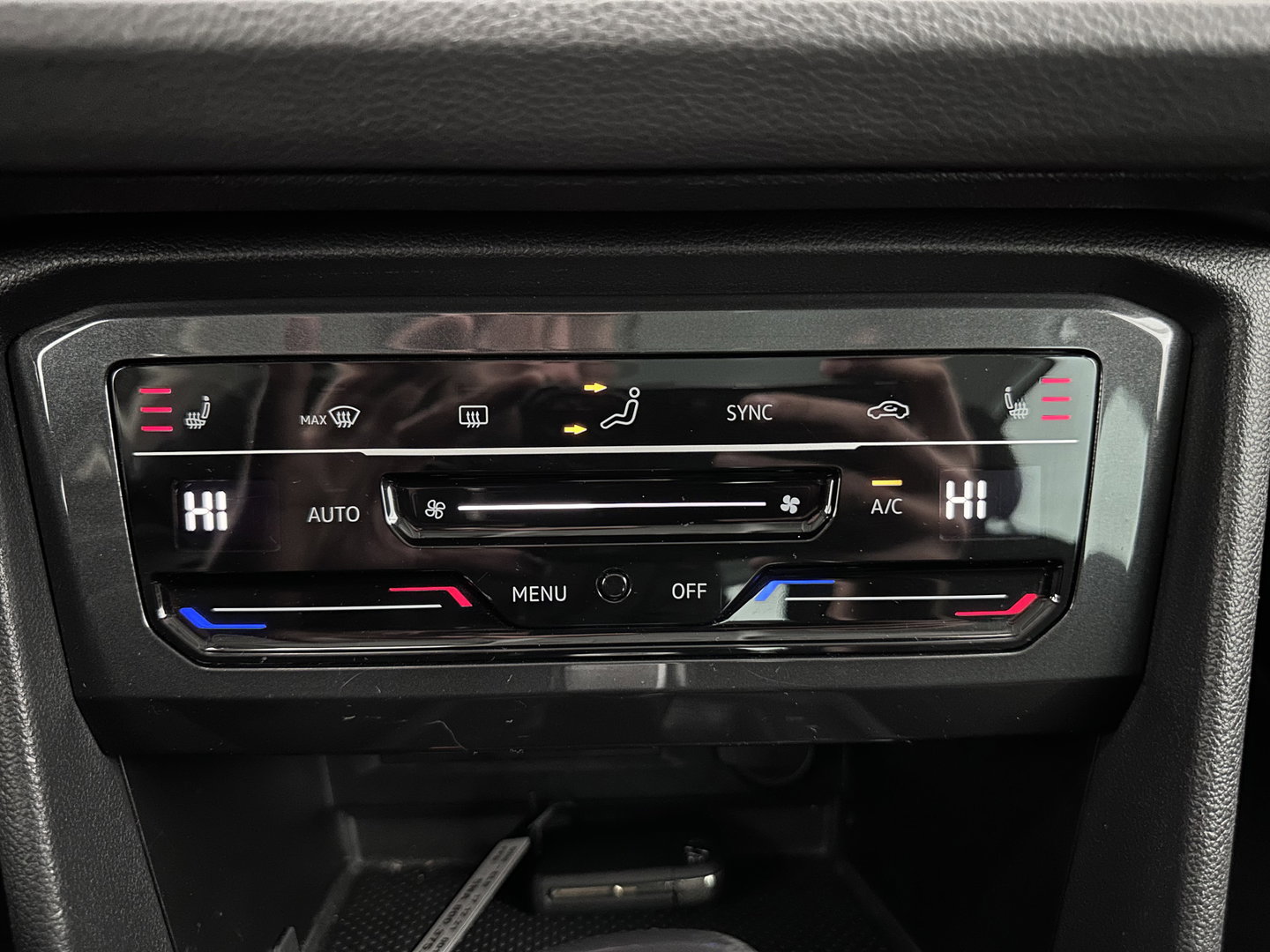 Volkswagen Tiguan 2.0 TDI Business+ (INCL.BTW) Aut. *FULL-LED | HEATED-COMFORTSEATS | ADAPTIVE-CRUISE | DIGI-COCKPIT | PRIVACY-GLASS | CAMERA | SHIFT-PADDLES | ECC | PDC | 18''ALU | TOWBAR*