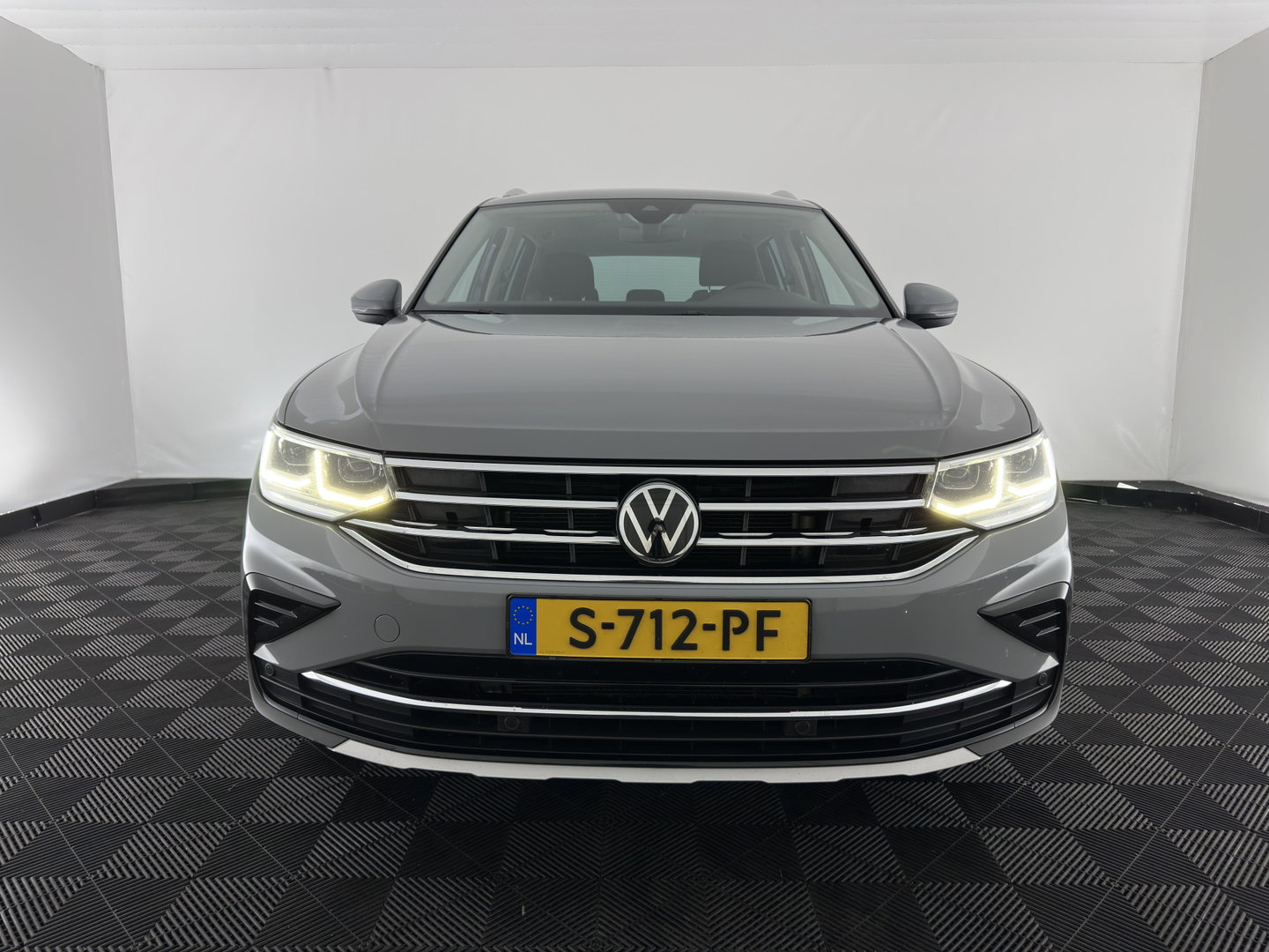 Volkswagen Tiguan 2.0 TDI Business+ (INCL.BTW) Aut. *FULL-LED | HEATED-COMFORTSEATS | ADAPTIVE-CRUISE | DIGI-COCKPIT | PRIVACY-GLASS | CAMERA | SHIFT-PADDLES | ECC | PDC | 18''ALU | TOWBAR*