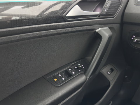Volkswagen Tiguan 2.0 TDI Business+ (INCL.BTW) Aut. *FULL-LED | HEATED-COMFORTSEATS | ADAPTIVE-CRUISE | DIGI-COCKPIT | PRIVACY-GLASS | CAMERA | SHIFT-PADDLES | ECC | PDC | 18''ALU | TOWBAR*
