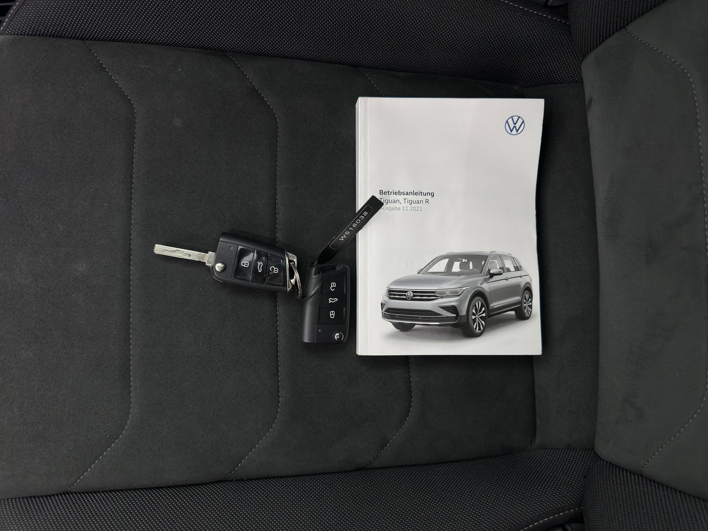 Volkswagen Tiguan 2.0 TDI Business+ (INCL.BTW) Aut. *FULL-LED | HEATED-COMFORTSEATS | ADAPTIVE-CRUISE | DIGI-COCKPIT | PRIVACY-GLASS | CAMERA | SHIFT-PADDLES | ECC | PDC | 18''ALU | TOWBAR*