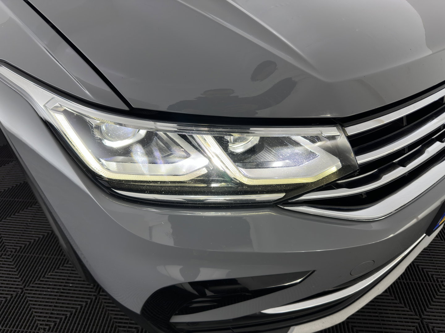 Volkswagen Tiguan 2.0 TDI Business+ (INCL.BTW) Aut. *FULL-LED | HEATED-COMFORTSEATS | ADAPTIVE-CRUISE | DIGI-COCKPIT | PRIVACY-GLASS | CAMERA | SHIFT-PADDLES | ECC | PDC | 18''ALU | TOWBAR*