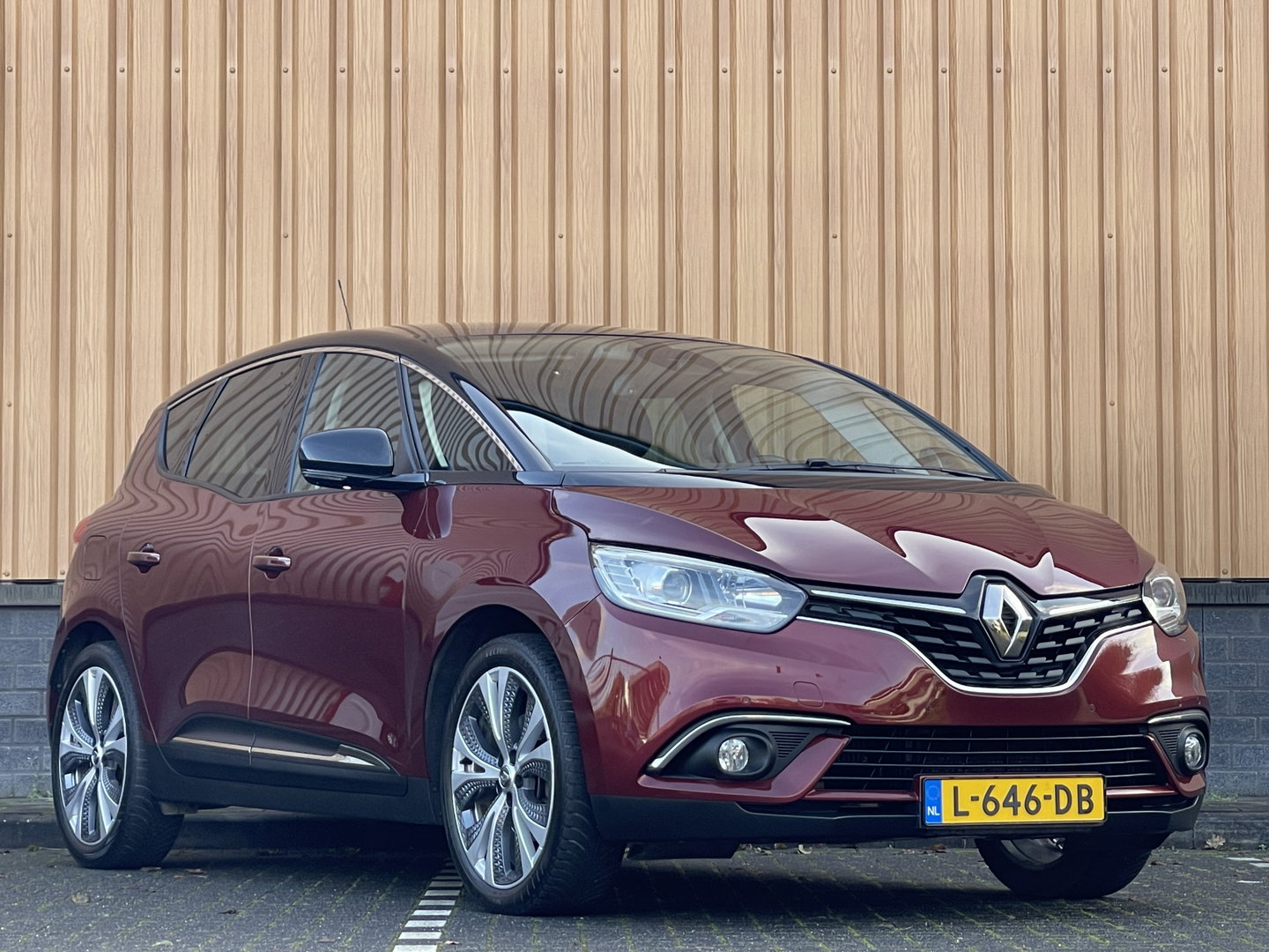 Renault Scénic 1.2 TCe Intens | DAB | Trekhaak | Multi sense | Stop & Go | City Safe Drive |  Navigatie | Cruise Control | Elektrische Spiegels |