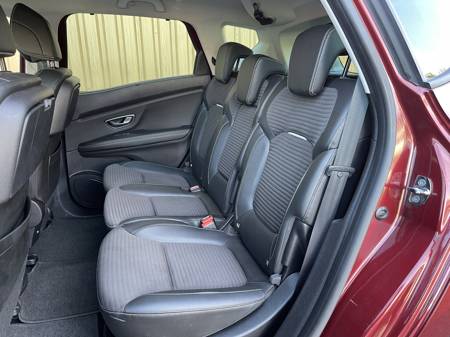 Renault Scénic 1.2 TCe Intens | DAB | Trekhaak | Multi sense | Stop & Go | City Safe Drive |  Navigatie | Cruise Control | Elektrische Spiegels |