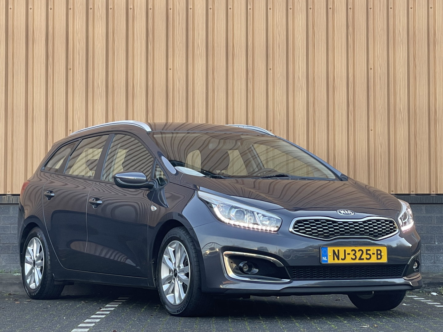 Kia cee'd Sportswagon 1.6 GDI ComfortPlusLine Navigator | Origineel Nederlands | Apple Carplay | Trekhaak | Cruise Control | Navigatie | Lichtmetaal |