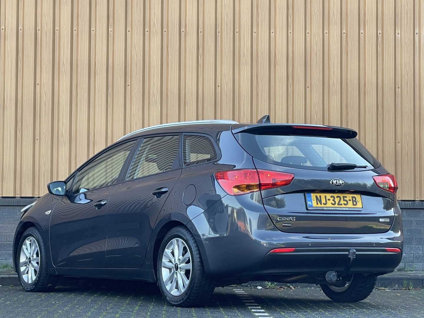 Kia cee'd Sportswagon 1.6 GDI ComfortPlusLine Navigator | Origineel Nederlands | Apple Carplay | Trekhaak | Cruise Control | Navigatie | Lichtmetaal |