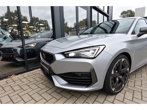 CUPRA Leon 1.4 e-Hybrid VZ Adrenaline PANO KEYLESS ACC CAM