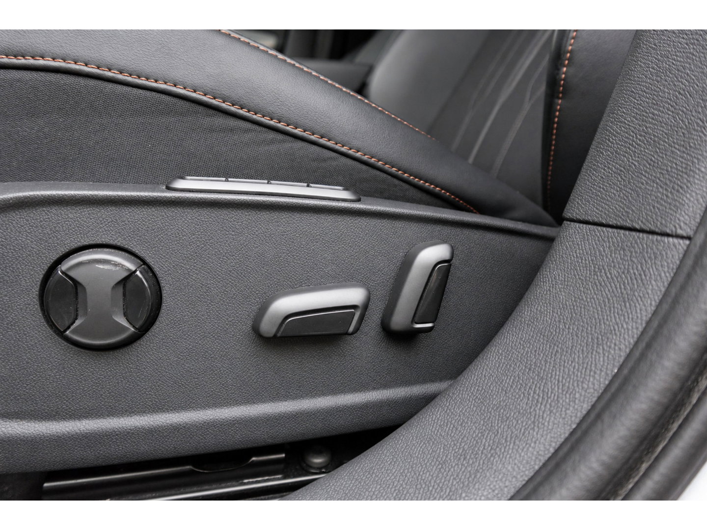 CUPRA Leon 1.4 e-Hybrid VZ Adrenaline PANO KEYLESS ACC CAM