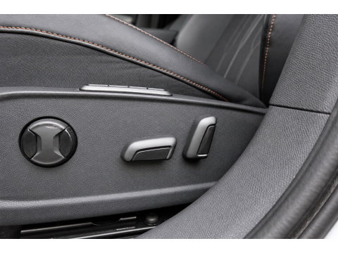 CUPRA Leon 1.4 e-Hybrid VZ Adrenaline PANO KEYLESS ACC CAM