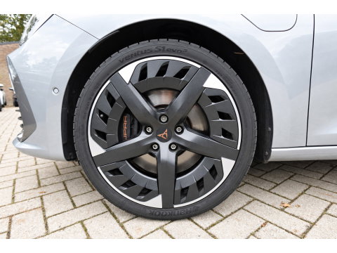 CUPRA Leon 1.4 e-Hybrid VZ Adrenaline PANO KEYLESS ACC CAM