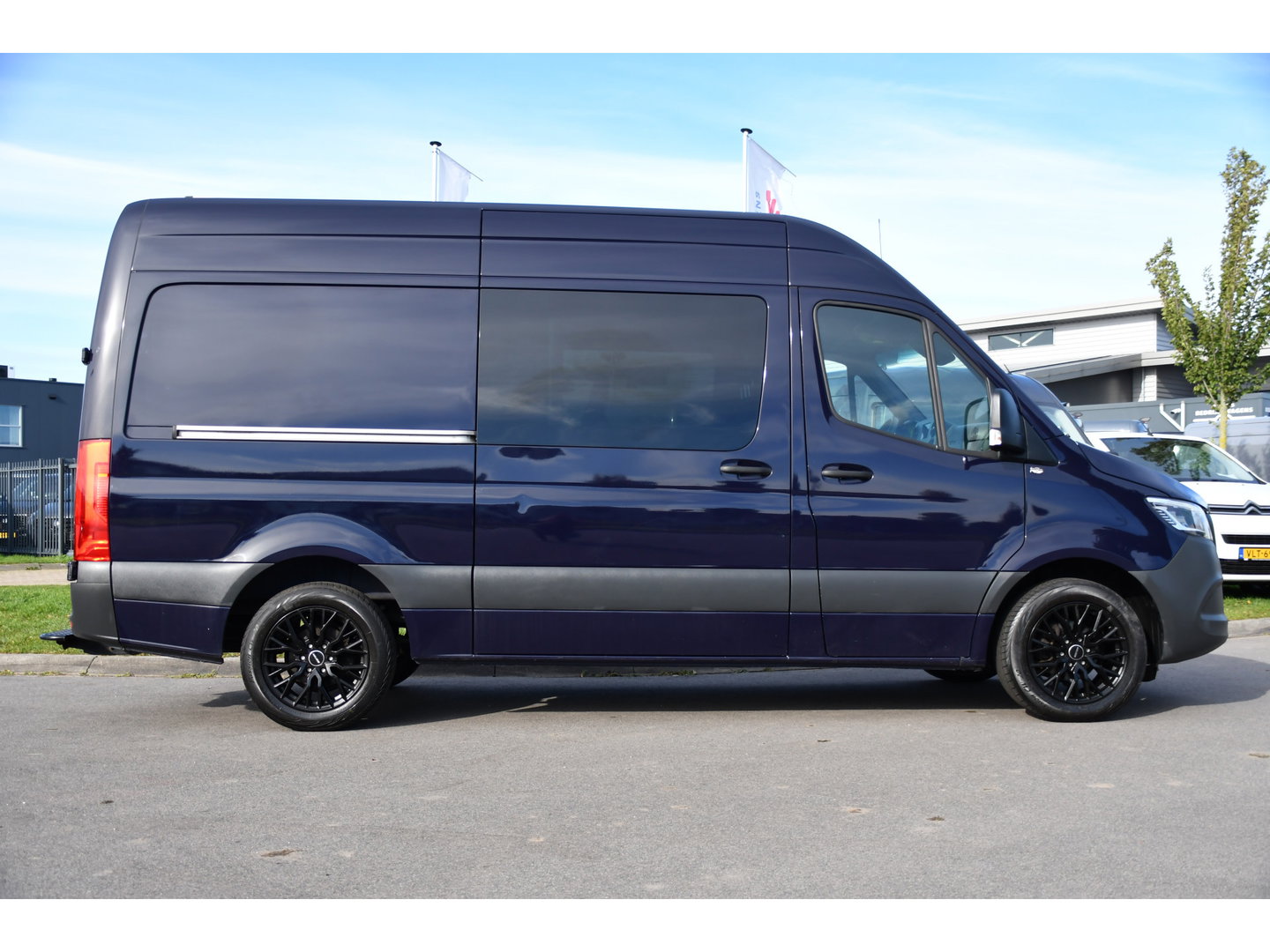 Mercedes-Benz Sprinter 317 1.9 CDI L2H2 RWD DC PB Edition Camera Cruise, Carplay, LED, 3500kg Trekhaak, Geveerde stoel, Standkachel, Automaat, 170pk, Uniek!