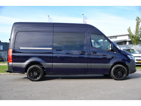 Mercedes-Benz Sprinter 317 1.9 CDI L2H2 RWD DC PB Edition Camera Cruise, Carplay, LED, 3500kg Trekhaak, Geveerde stoel, Standkachel, Automaat, 170pk, Uniek!