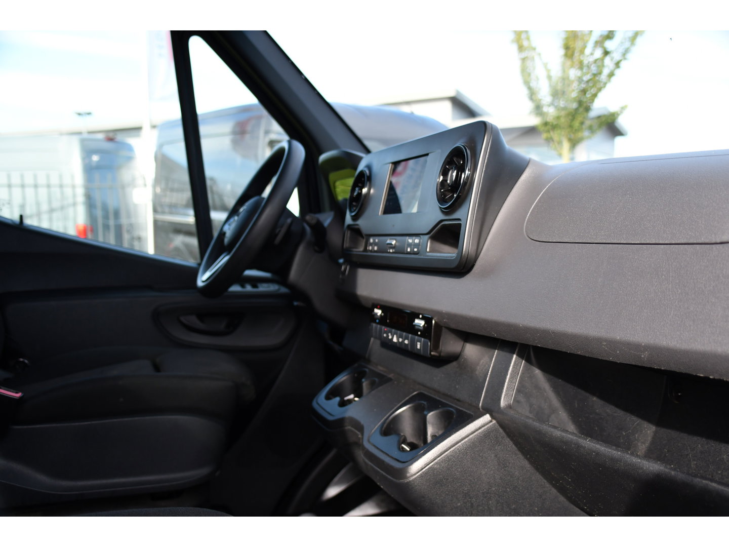 Mercedes-Benz Sprinter 317 1.9 CDI L2H2 RWD DC PB Edition Camera Cruise, Carplay, LED, 3500kg Trekhaak, Geveerde stoel, Standkachel, Automaat, 170pk, Uniek!