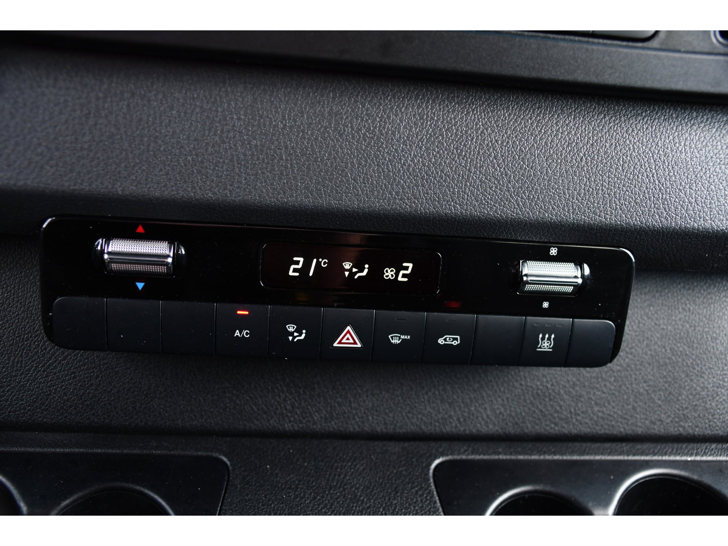 Mercedes-Benz Sprinter 317 1.9 CDI L2H2 RWD DC PB Edition Camera Cruise, Carplay, LED, 3500kg Trekhaak, Geveerde stoel, Standkachel, Automaat, 170pk, Uniek!