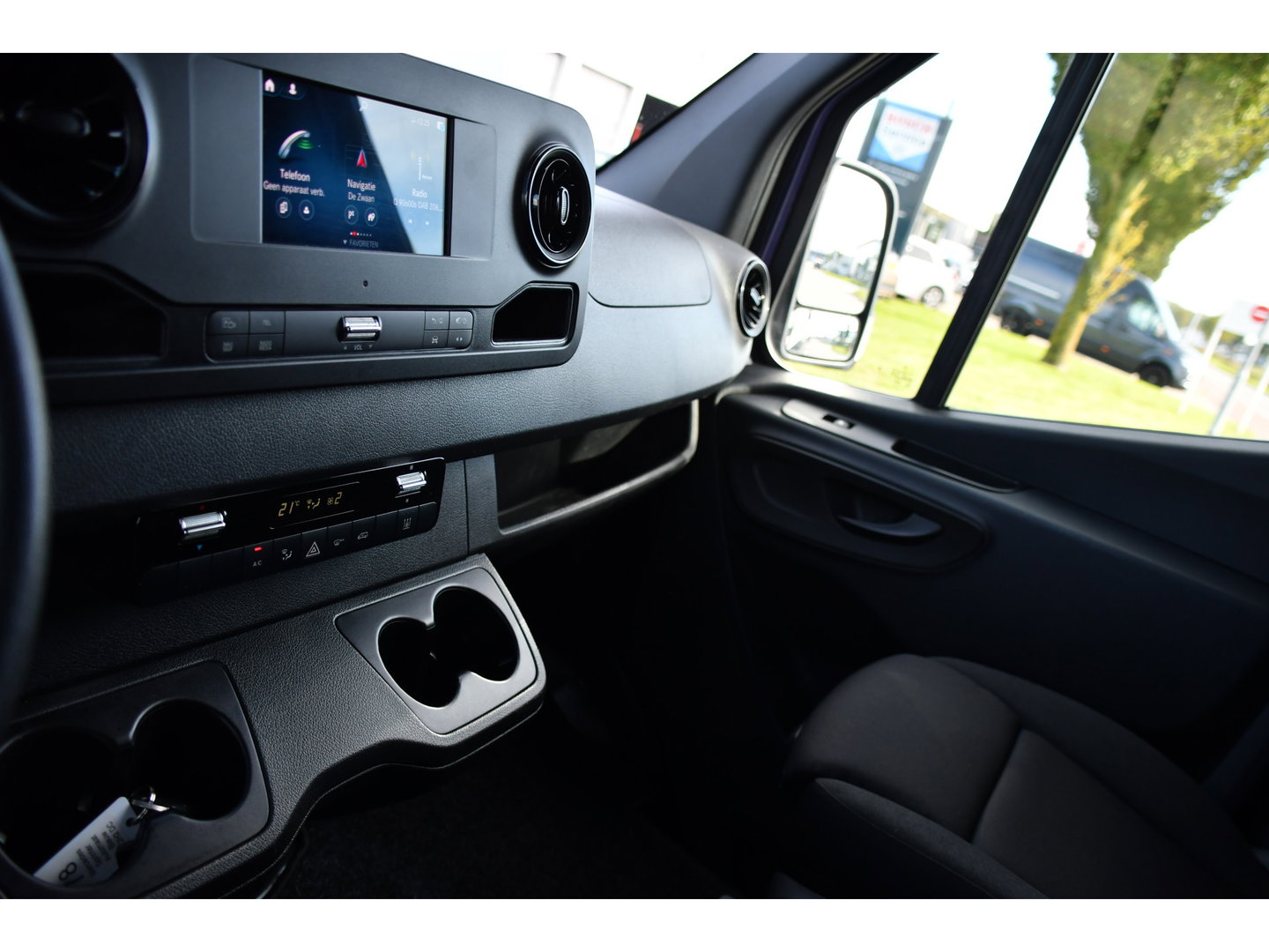 Mercedes-Benz Sprinter 317 1.9 CDI L2H2 RWD DC PB Edition Camera Cruise, Carplay, LED, 3500kg Trekhaak, Geveerde stoel, Standkachel, Automaat, 170pk, Uniek!