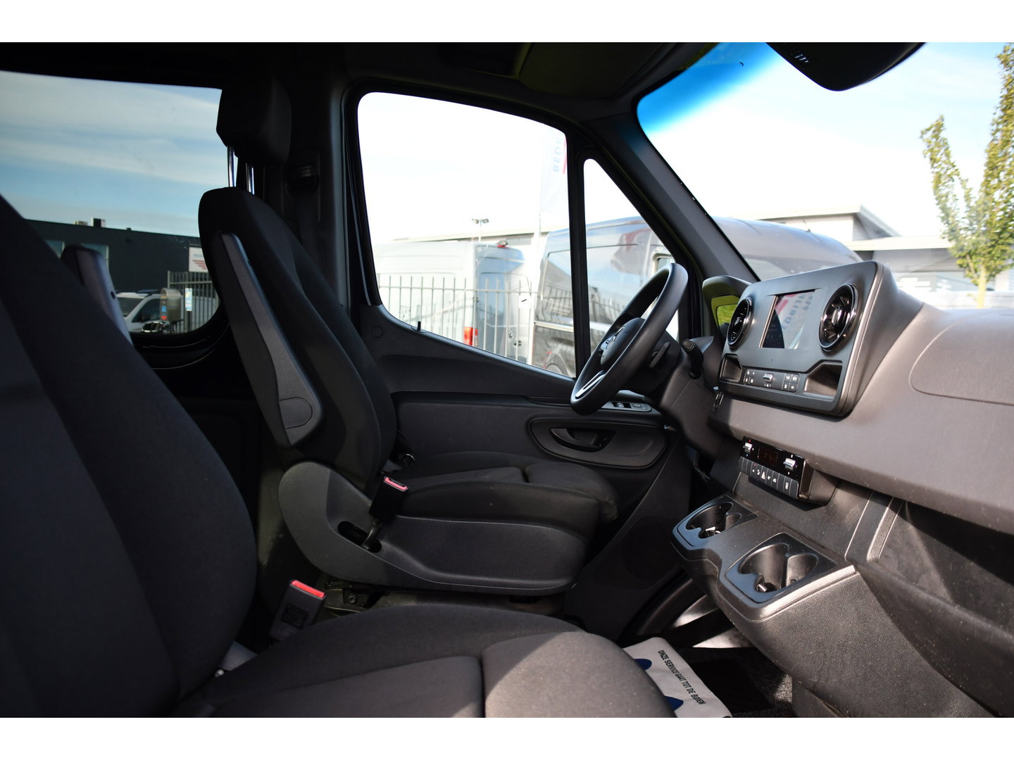 Mercedes-Benz Sprinter 317 1.9 CDI L2H2 RWD DC PB Edition Camera Cruise, Carplay, LED, 3500kg Trekhaak, Geveerde stoel, Standkachel, Automaat, 170pk, Uniek!