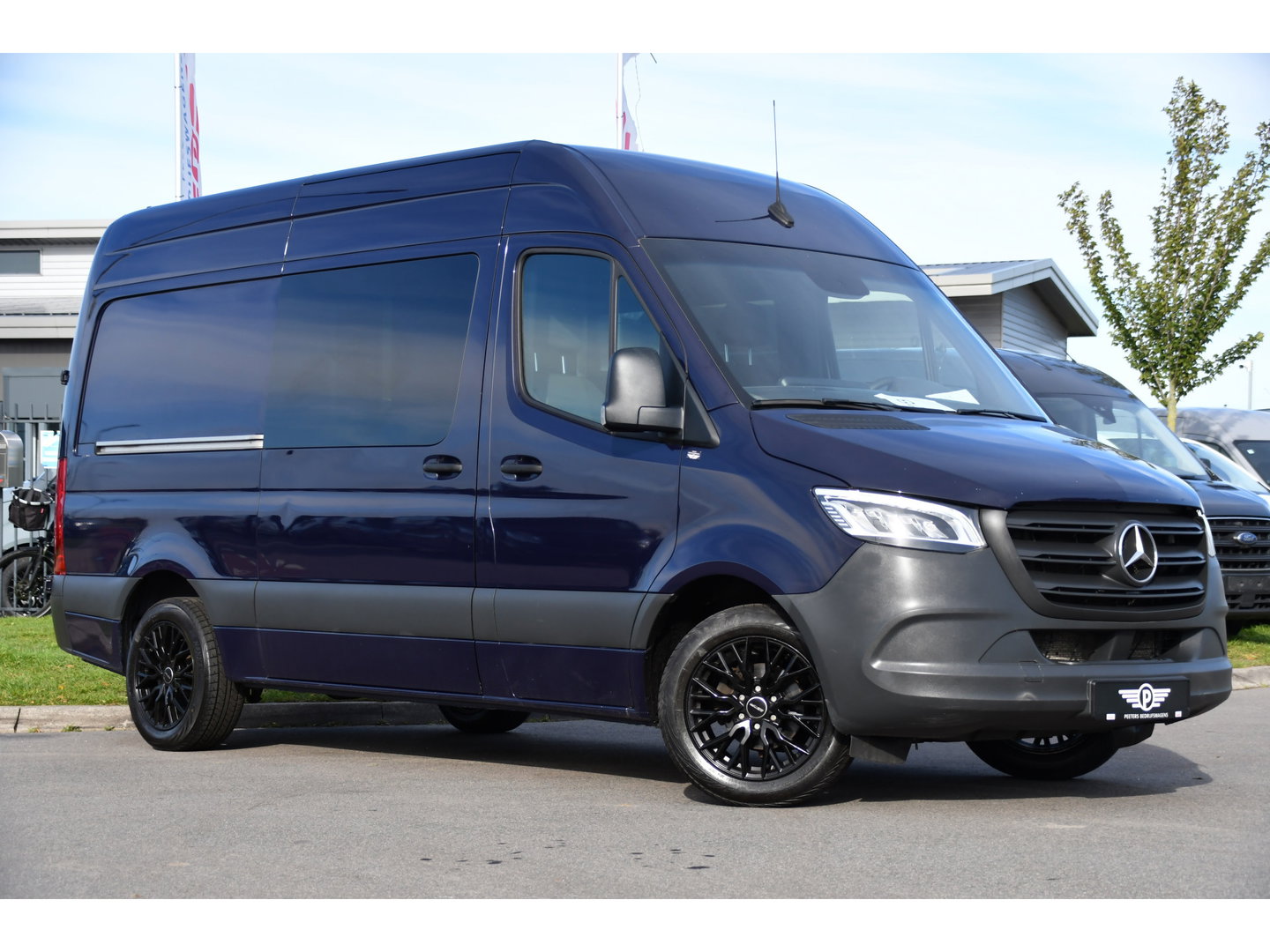 Mercedes-Benz Sprinter 317 1.9 CDI L2H2 RWD DC PB Edition Camera Cruise, Carplay, LED, 3500kg Trekhaak, Geveerde stoel, Standkachel, Automaat, 170pk, Uniek!