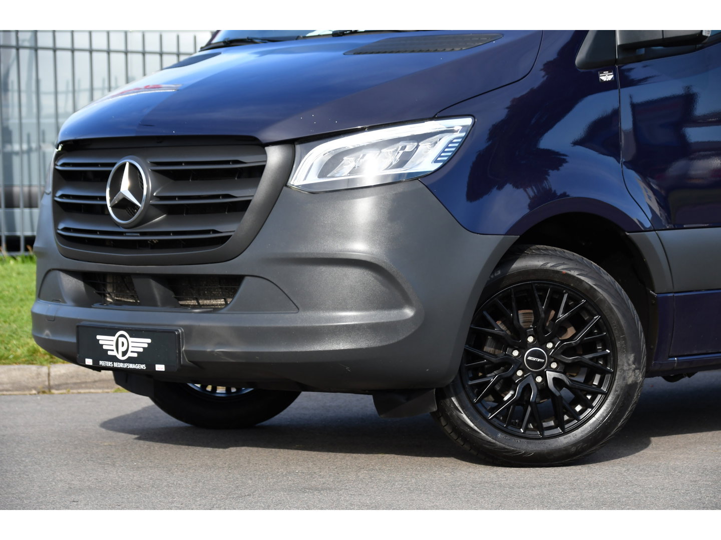 Mercedes-Benz Sprinter 317 1.9 CDI L2H2 RWD DC PB Edition Camera Cruise, Carplay, LED, 3500kg Trekhaak, Geveerde stoel, Standkachel, Automaat, 170pk, Uniek!