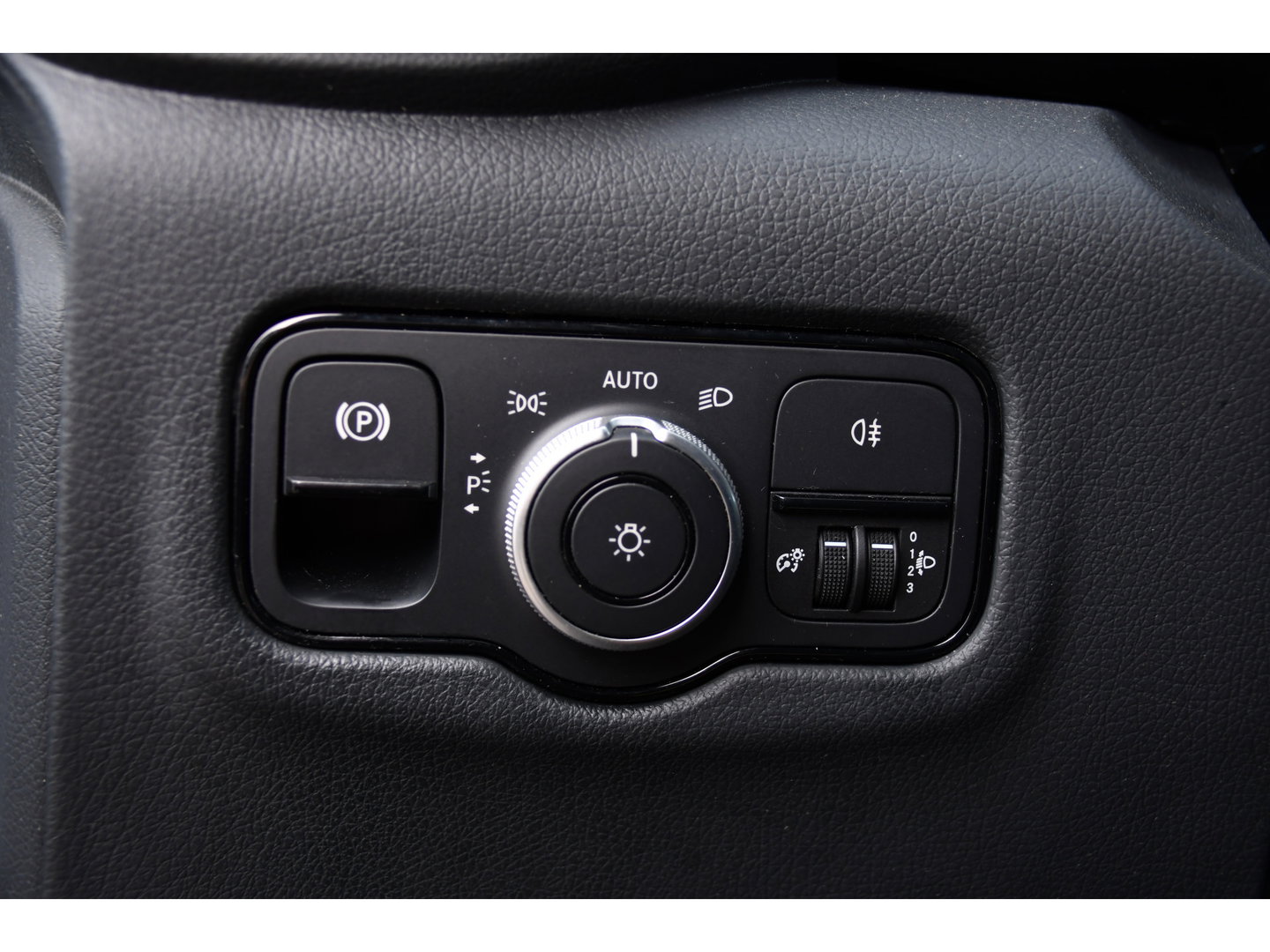 Mercedes-Benz Vito 114 CDI 1.9 PB Edition FACELIFT! Camera, Cruise, Carplay, Multimedia, Automaat, 136pk, Sensoren, Uniek!