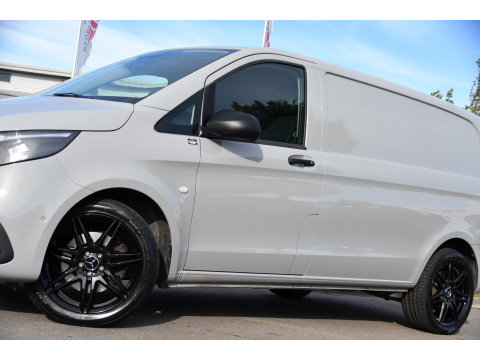 Mercedes-Benz Vito 114 CDI 1.9 PB Edition FACELIFT! Camera, Cruise, Carplay, Multimedia, Automaat, 136pk, Sensoren, Uniek!