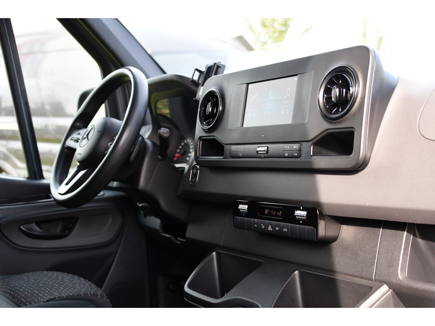 Mercedes-Benz Sprinter 316 2.2 CDI L2H2 PB Edition Camera, Cruise, Carplay, Trekhaak, Geveerde stoel, Multimedia, 164pk, Automaat, Uniek!
