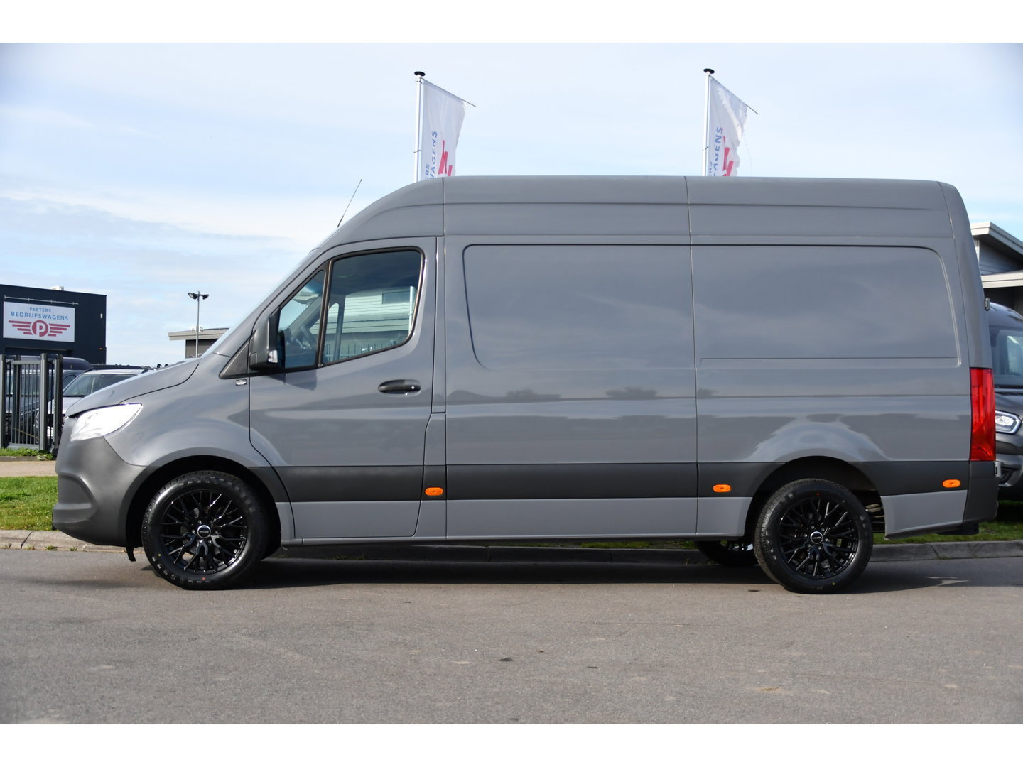 Mercedes-Benz Sprinter 316 2.2 CDI L2H2 PB Edition Camera, Cruise, Carplay, Trekhaak, Geveerde stoel, Multimedia, 164pk, Automaat, Uniek!