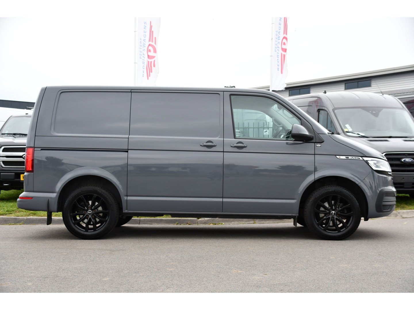 Volkswagen Transporter 2.0 TDI L1H1 Bulli Virtual, Camera, Cruise, Carplay, LED, Multimedia, 150pk, Leder, Uniek!