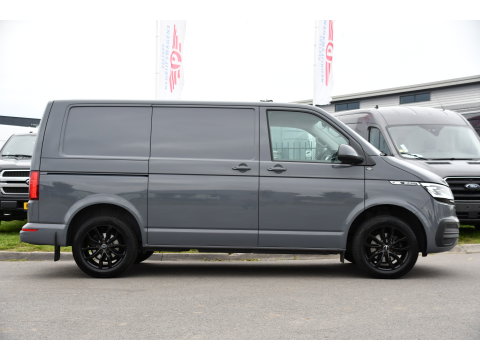 Volkswagen Transporter 2.0 TDI L1H1 Bulli Virtual, Camera, Cruise, Carplay, LED, Multimedia, 150pk, Leder, Uniek!
