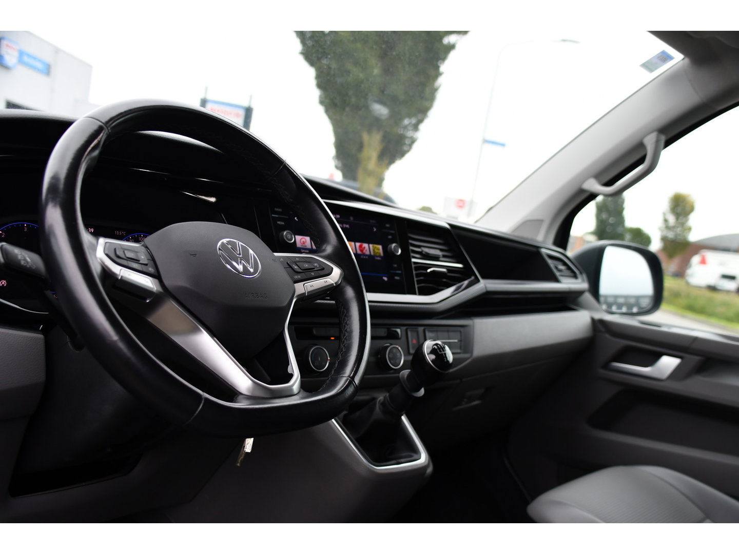 Volkswagen Transporter 2.0 TDI L1H1 Bulli Virtual, Camera, Cruise, Carplay, LED, Multimedia, 150pk, Leder, Uniek!