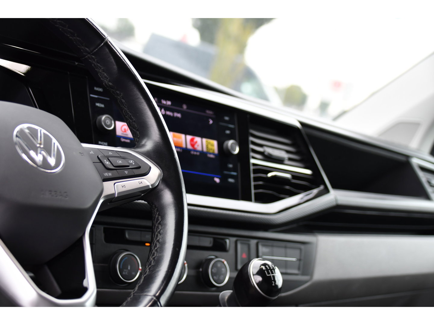 Volkswagen Transporter 2.0 TDI L1H1 Bulli Virtual, Camera, Cruise, Carplay, LED, Multimedia, 150pk, Leder, Uniek!