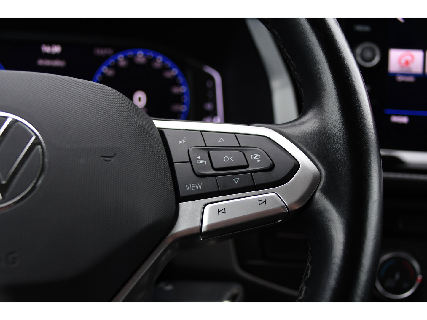 Volkswagen Transporter 2.0 TDI L1H1 Bulli Virtual, Camera, Cruise, Carplay, LED, Multimedia, 150pk, Leder, Uniek!