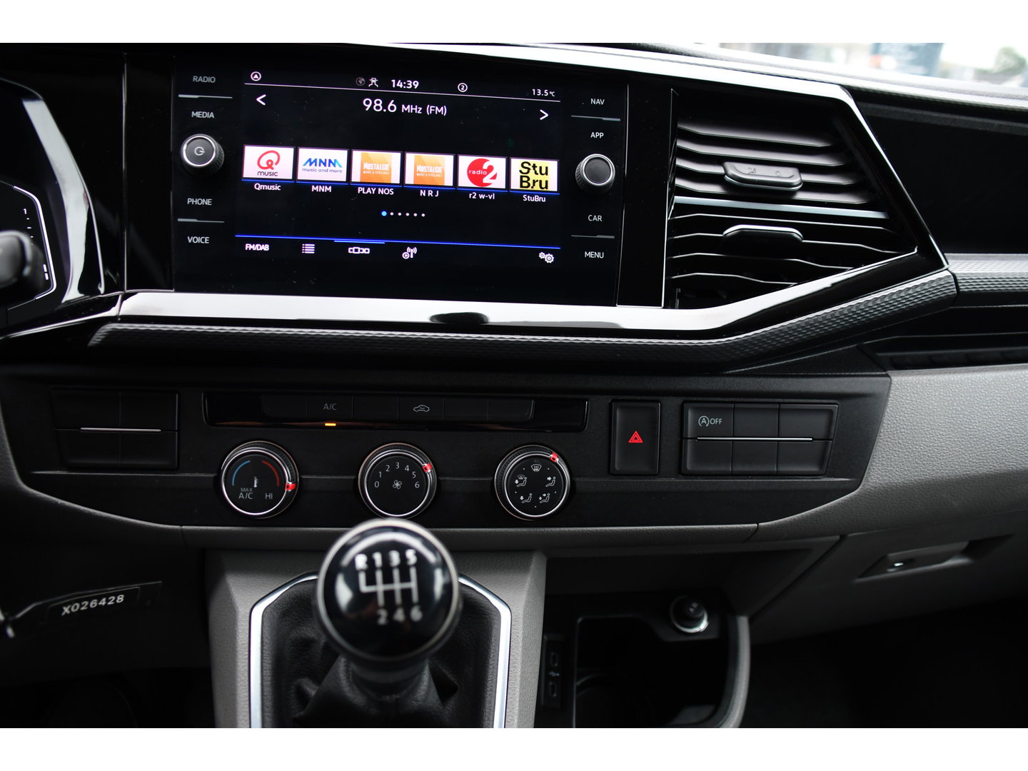 Volkswagen Transporter 2.0 TDI L1H1 Bulli Virtual, Camera, Cruise, Carplay, LED, Multimedia, 150pk, Leder, Uniek!