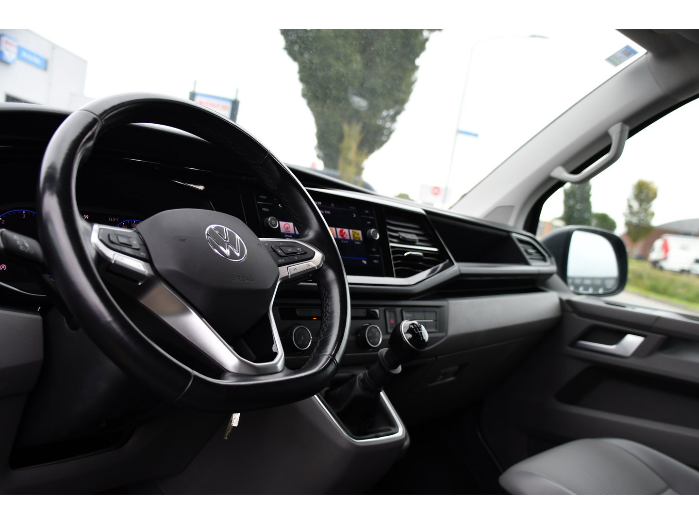 Volkswagen Transporter 2.0 TDI L1H1 Bulli Virtual, Camera, Cruise, Carplay, LED, Multimedia, 150pk, Leder, Uniek!