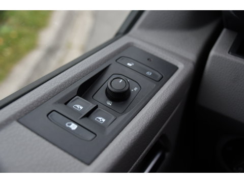 Volkswagen Transporter 2.0 TDI L1H1 Bulli Virtual, Camera, Cruise, Carplay, LED, Multimedia, 150pk, Leder, Uniek!