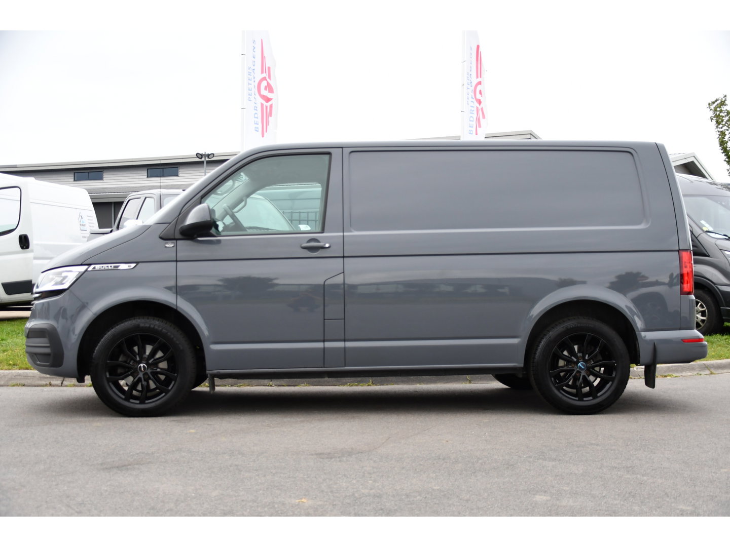Volkswagen Transporter 2.0 TDI L1H1 Bulli Virtual, Camera, Cruise, Carplay, LED, Multimedia, 150pk, Leder, Uniek!