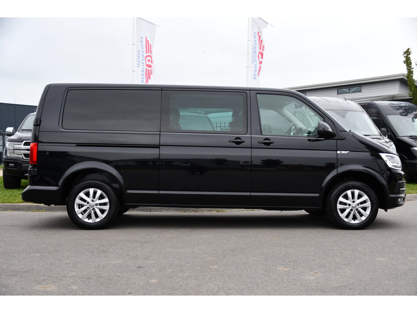 Volkswagen Transporter 2.0 TDI L2H1 DC Highline Cruise, Carplay, LED, Stoelverwarming, Sensoren, Automaat, EURO6, Multimedia, Uniek!