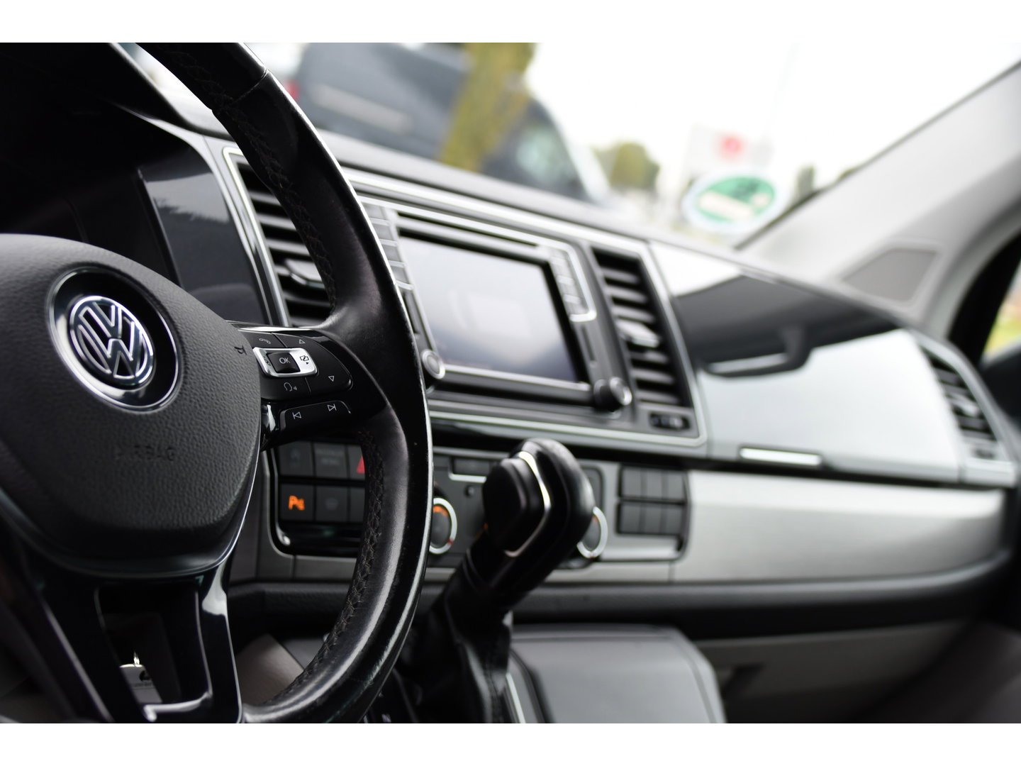 Volkswagen Transporter 2.0 TDI L2H1 DC Highline Cruise, Carplay, LED, Stoelverwarming, Sensoren, Automaat, EURO6, Multimedia, Uniek!