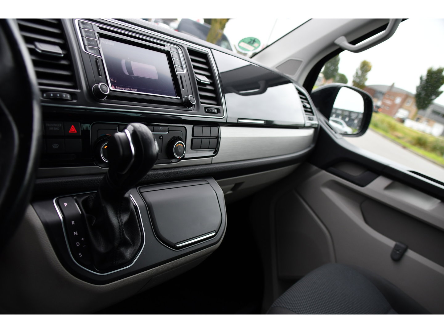 Volkswagen Transporter 2.0 TDI L2H1 DC Highline Cruise, Carplay, LED, Stoelverwarming, Sensoren, Automaat, EURO6, Multimedia, Uniek!
