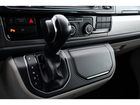 Volkswagen Transporter 2.0 TDI L2H1 DC Highline Cruise, Carplay, LED, Stoelverwarming, Sensoren, Automaat, EURO6, Multimedia, Uniek!